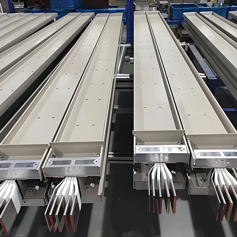 Zamknięty autobus wysokiego prądu